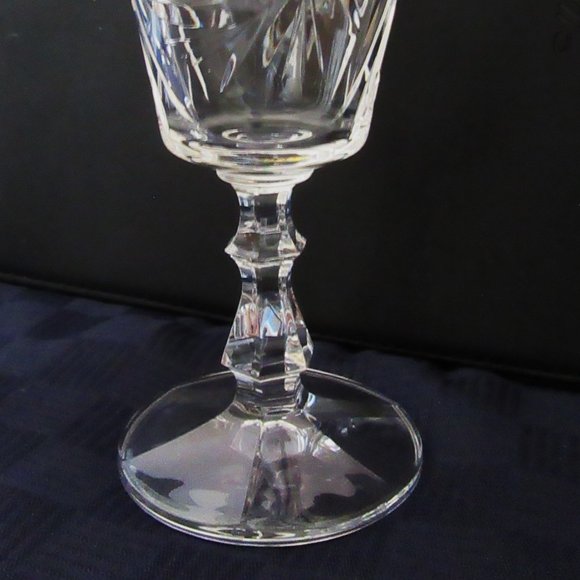 2 Pinwheel pattern Crystal Glasses - Picture 7 of 7